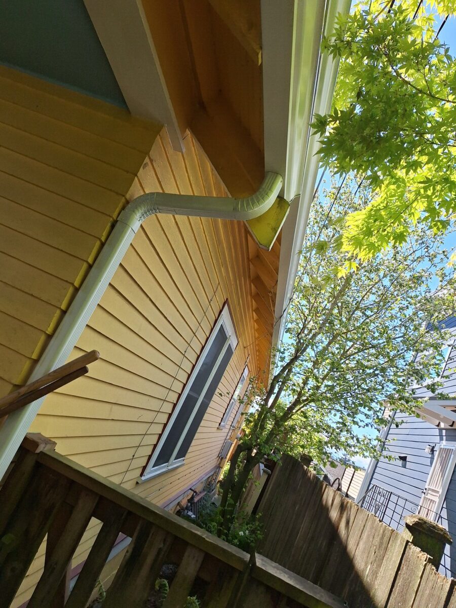 Pump system for rainwater distribution