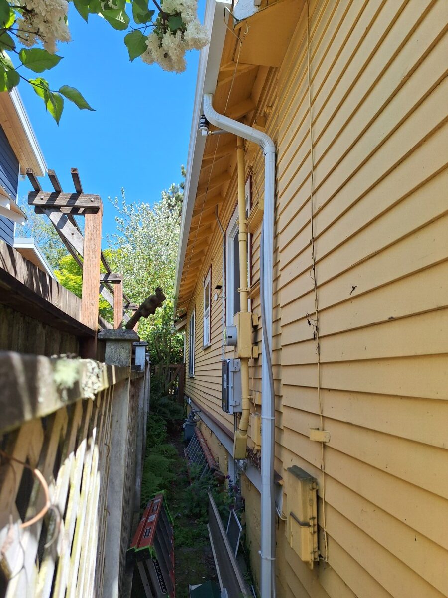 West side rainwater deviator