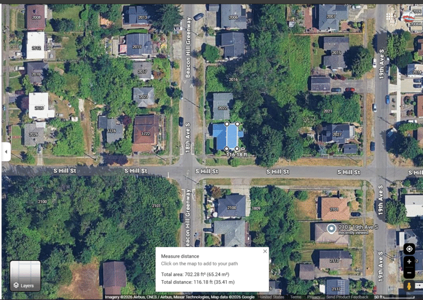 Roof outline traced with area displayed